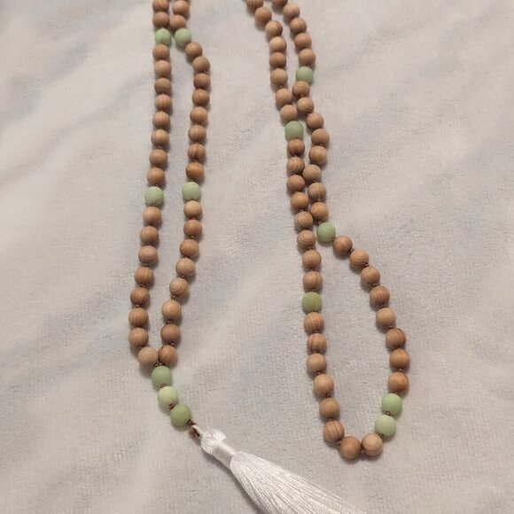 Handmade 108 bead mala Thuja Wood and African Green Jade with white guru tassel - Picture 3 of 3